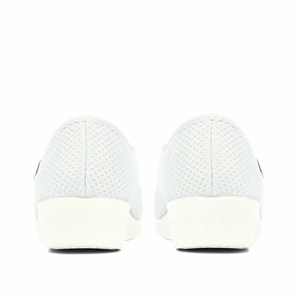 Fly Flot Lightweight Slippers - FLY35045 / 321 255 12 Fly Flot Lightweight Slippers - FLY35045 / 321 255