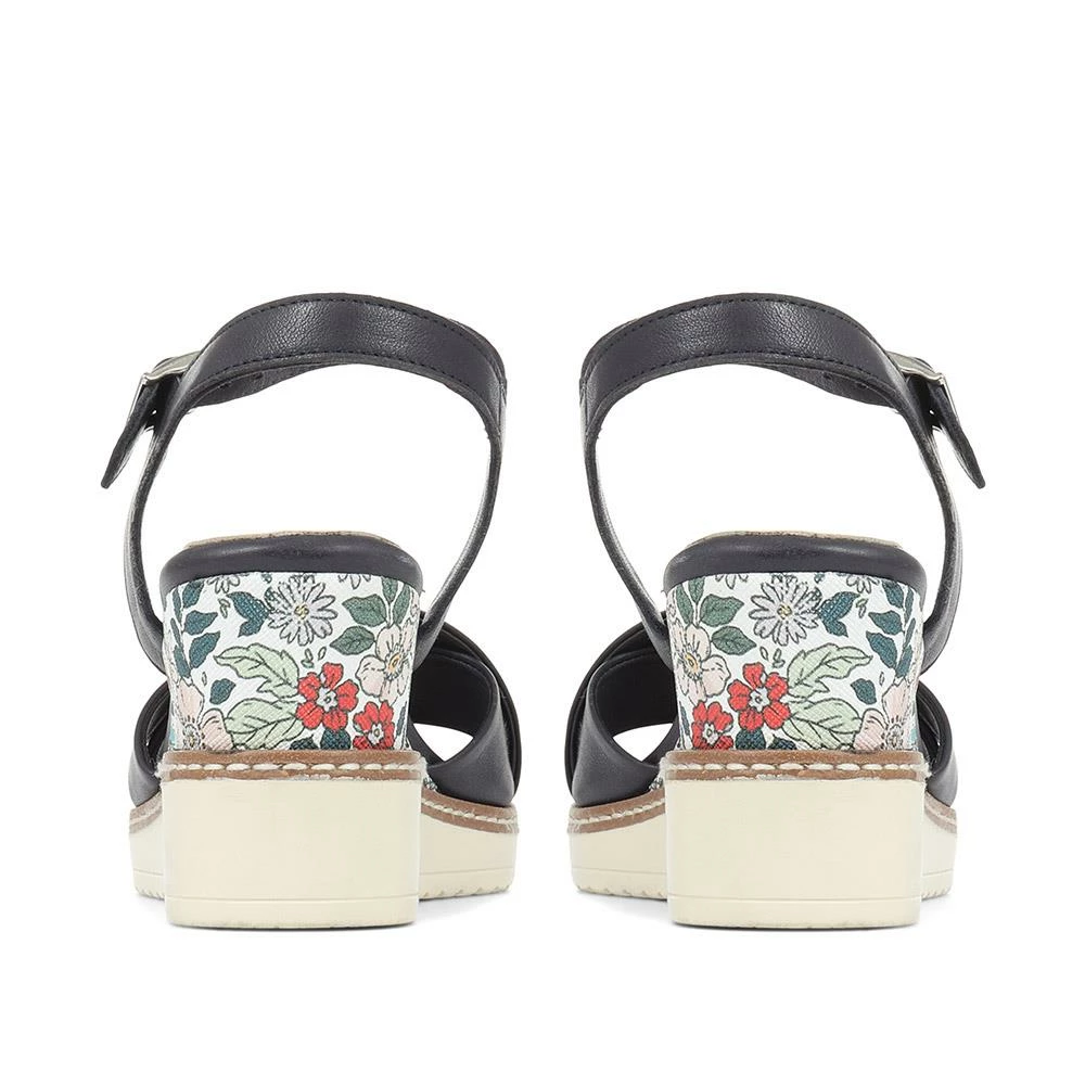 Pavers Heeled Wedge Sandals - MKOC35007 / 322 191 6 Pavers Heeled Wedge Sandals - MKOC35007 / 322 191