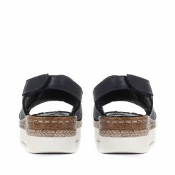 Pavers Leather Cross-Over Sandals - MKOC33005 / 320 053