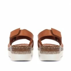 Pavers Leather Cross-Over Sandals - MKOC33005 / 320 053