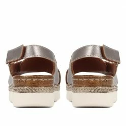 Pavers Leather Cross-Over Sandals - MKOC33005 / 320 053