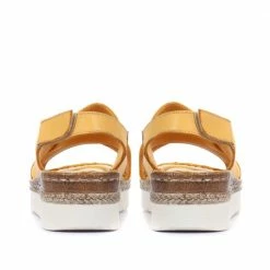 Pavers Leather Cross-Over Sandals - MKOC33005 / 320 053