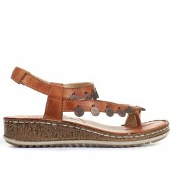 Pavers Sandals Embellished Leather Toe-Post Sandal - CAY29005 / 315 112