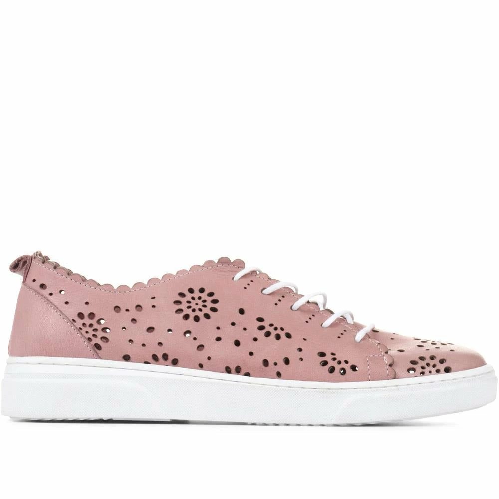 Bellissimo Scalloped Edge Lace-Up Trainers - BELAKMER35008 / 322 252 7 Bellissimo Scalloped Edge Lace-Up Trainers - BELAKMER35008 / 322 252