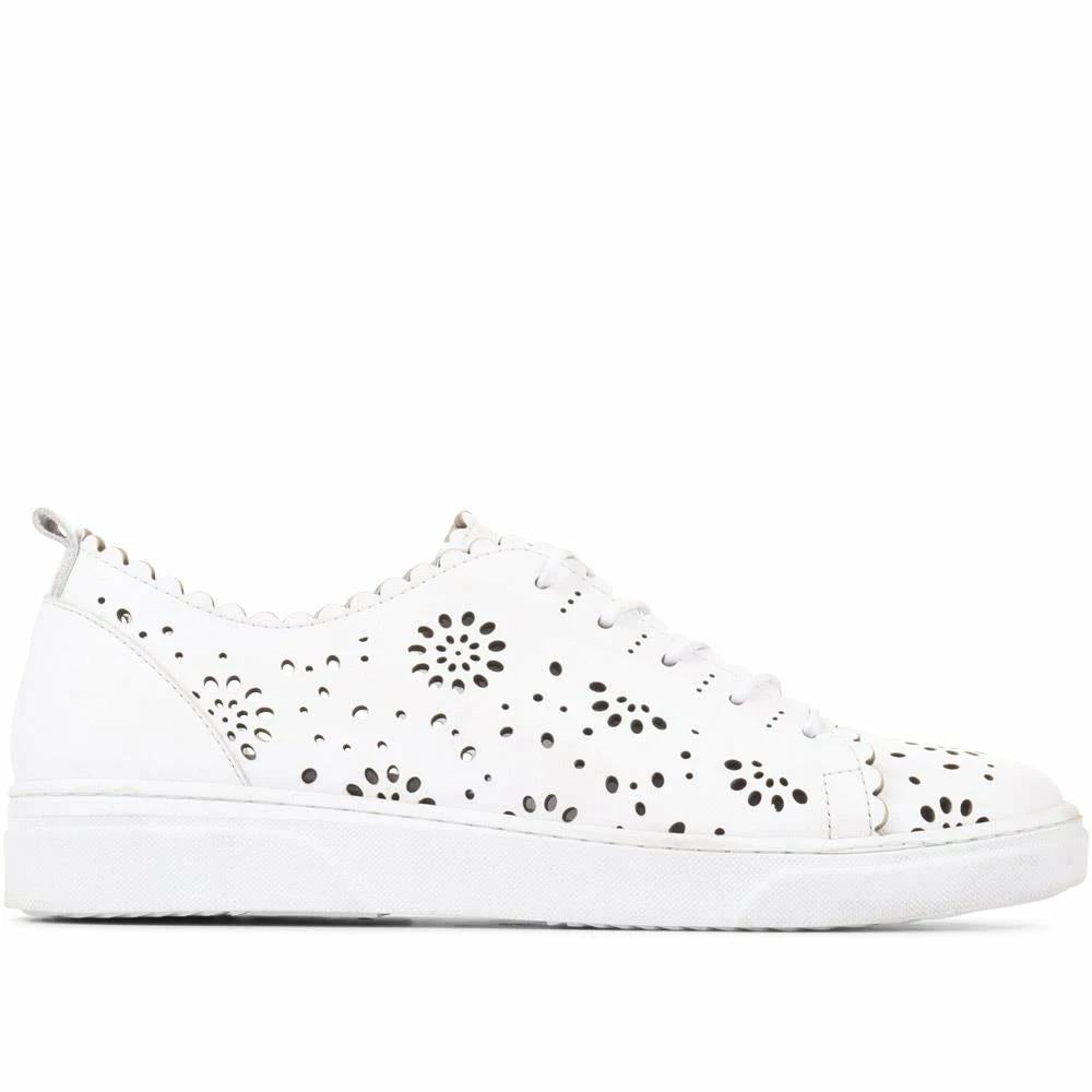 Bellissimo Scalloped Edge Lace-Up Trainers - BELAKMER35008 / 322 252 11 Bellissimo Scalloped Edge Lace-Up Trainers - BELAKMER35008 / 322 252