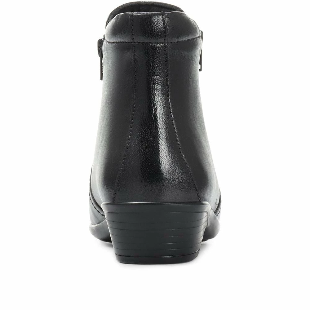 Pavers Wide Fit Leather Ladies Ankle Boot - HSKEMP1811 / 146 311 30 Pavers Wide Fit Leather Ladies Ankle Boot - HSKEMP1811 / 146 311