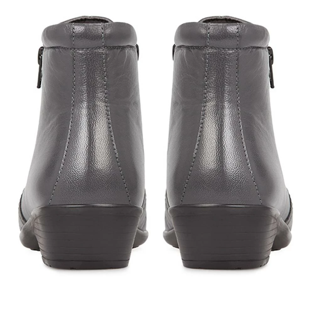 Pavers Wide Fit Leather Ladies Ankle Boot - HSKEMP1811 / 146 311 20 Pavers Wide Fit Leather Ladies Ankle Boot - HSKEMP1811 / 146 311