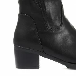 Pavers Knee High Boot With Stretch Calf Fit - WLIG30002 / 316 512