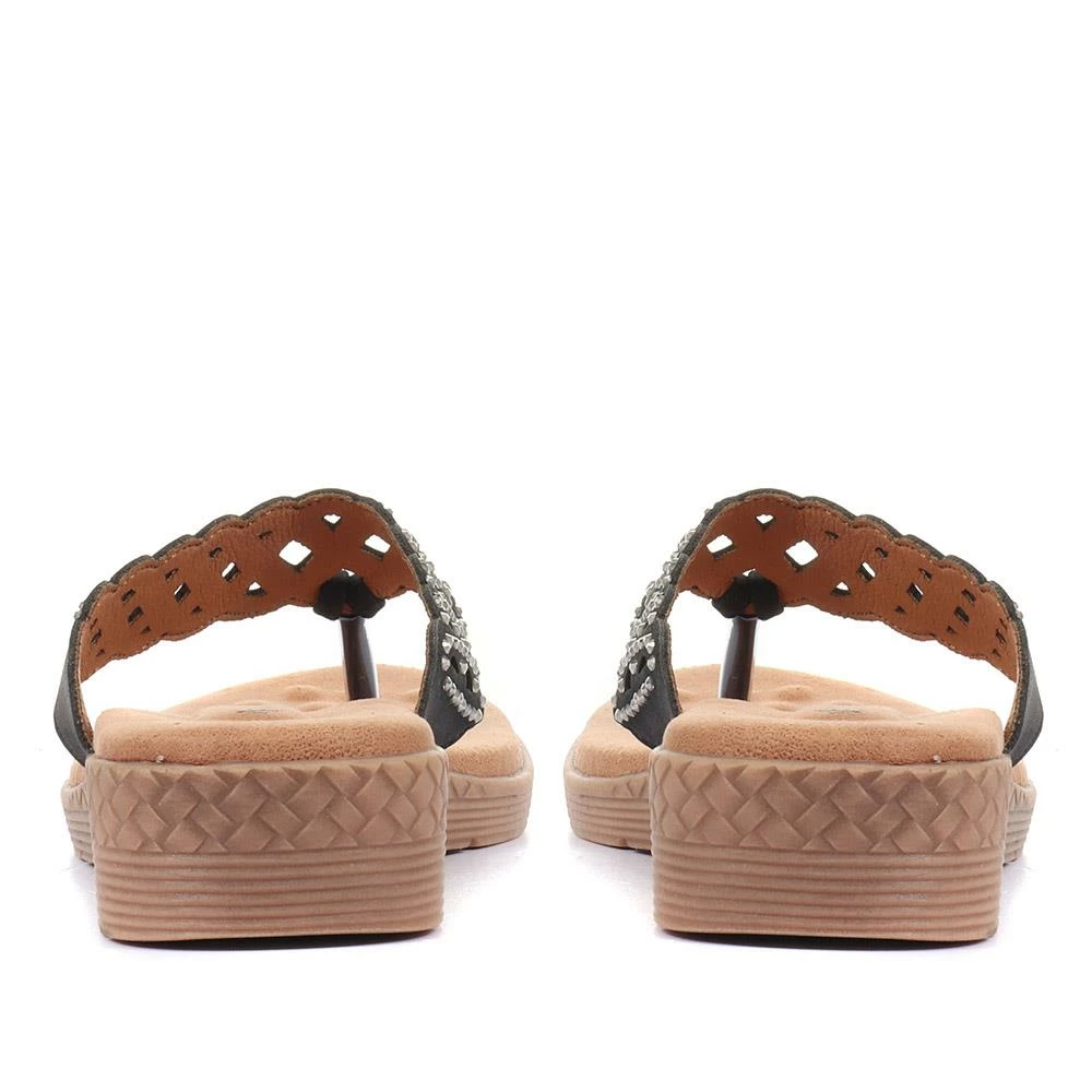 Pavers Cut-Out Toe-Post Sandals - BAIZH33047 / 320 047 4 Pavers Cut-Out Toe-Post Sandals - BAIZH33047 / 320 047