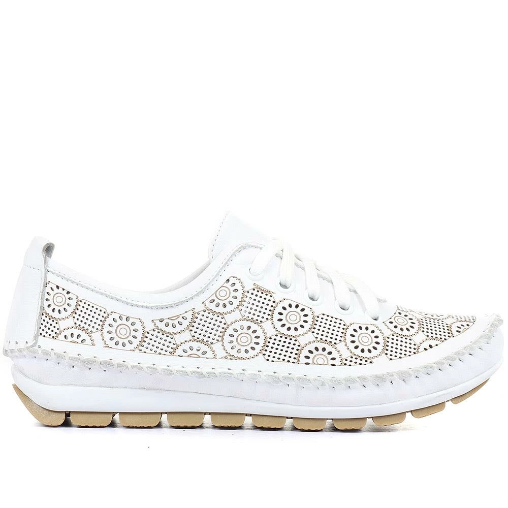 Pavers Wide Fit Leather-Lace Up Sneakers / 320 597 19 Pavers Wide Fit Leather-Lace Up Sneakers / 320 597