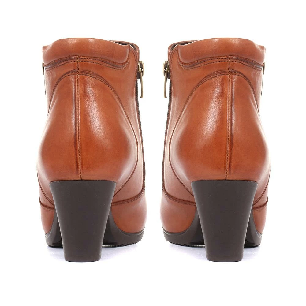 Pavers Leather Heeled Ankle Boots - VED34005 / 320 368 9 Pavers Leather Heeled Ankle Boots - VED34005 / 320 368