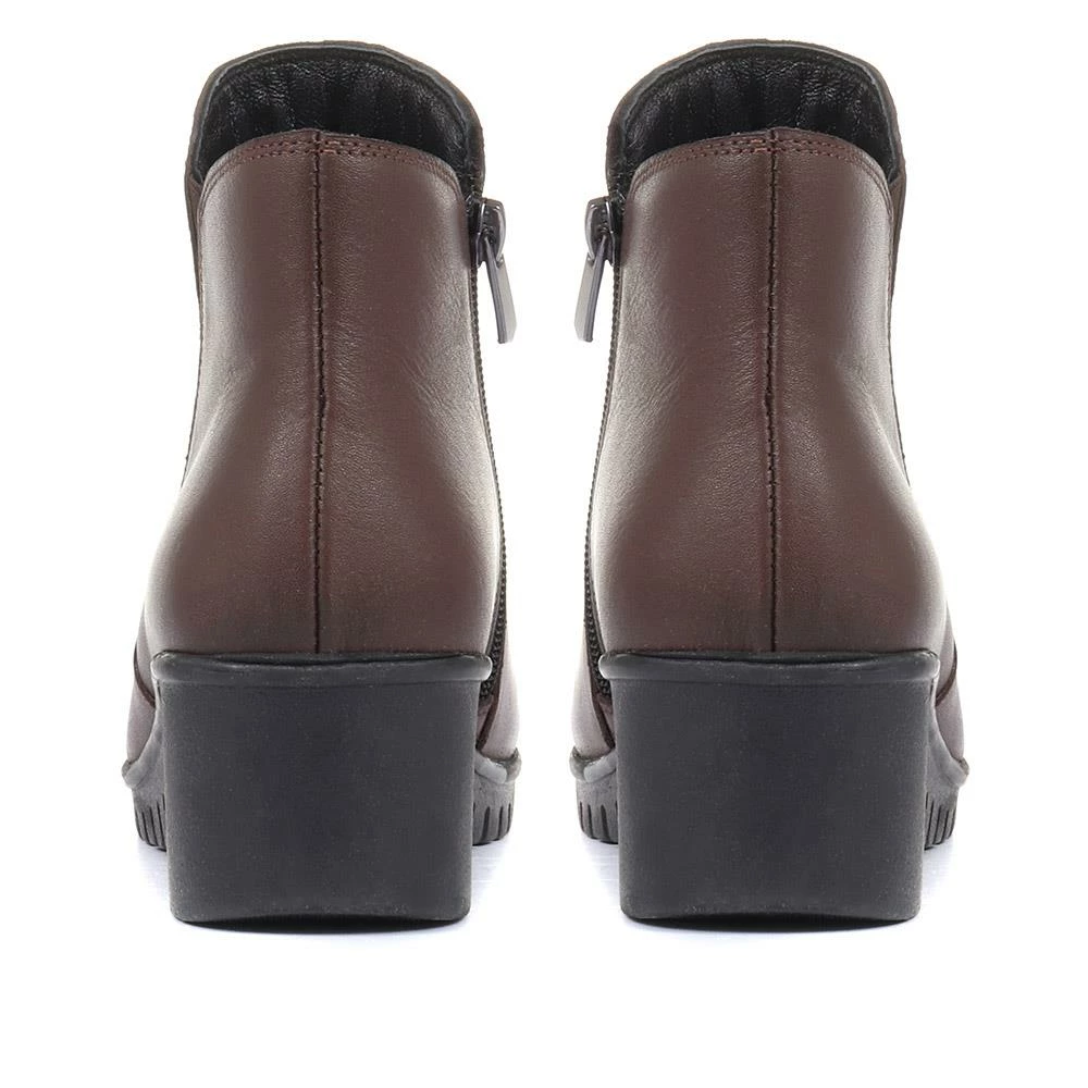 Pavers Wedge Leather Chelsea Boots - ESFA34001 / 320 576 8 Pavers Wedge Leather Chelsea Boots - ESFA34001 / 320 576