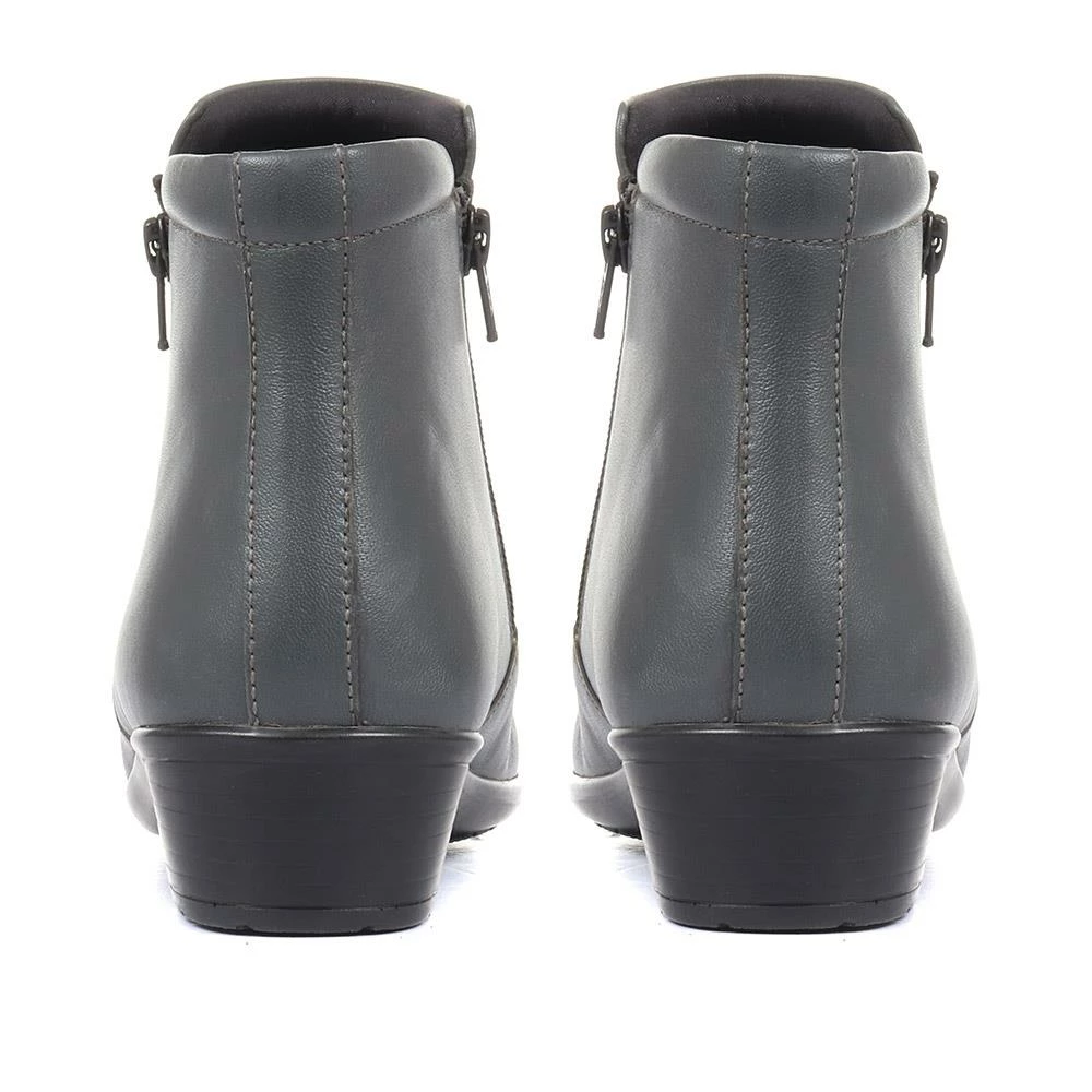 Pavers Women's Sleek Leather Ankle Boots - KF34007 / 320 900 / 320 900 Wide Fit 14 Pavers Women's Sleek Leather Ankle Boots - KF34007 / 320 900 / 320 900 Wide Fit