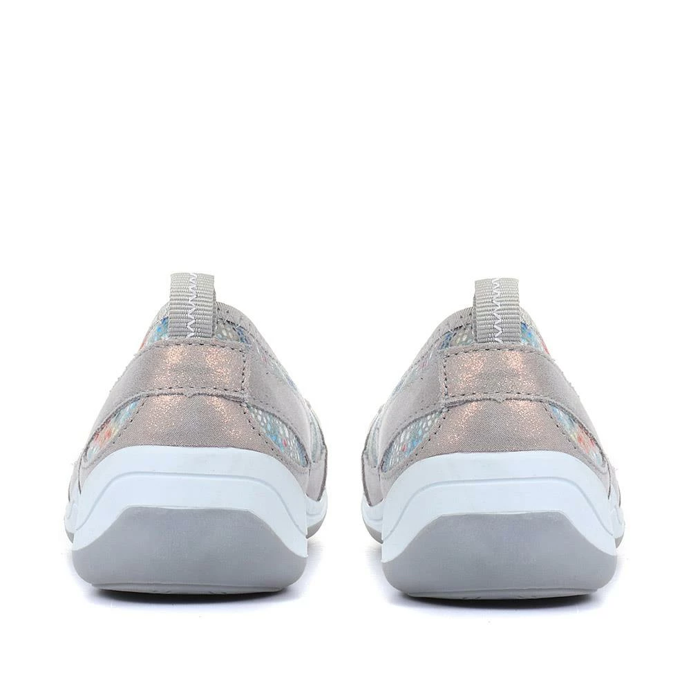 Pavers Leather Slip-On Pump - BRK33027 / 319 648 4 Pavers Leather Slip-On Pump - BRK33027 / 319 648